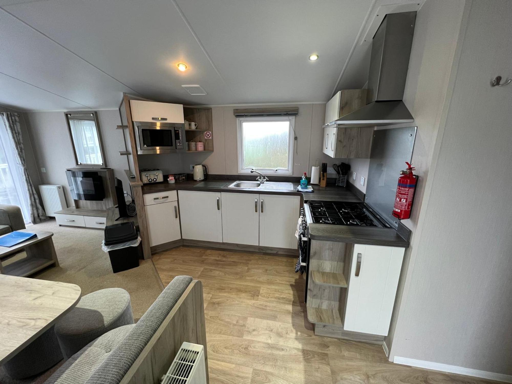 3 Bedroom Caravan Mc37, Shanklin, Isle Of Wight Apartment
